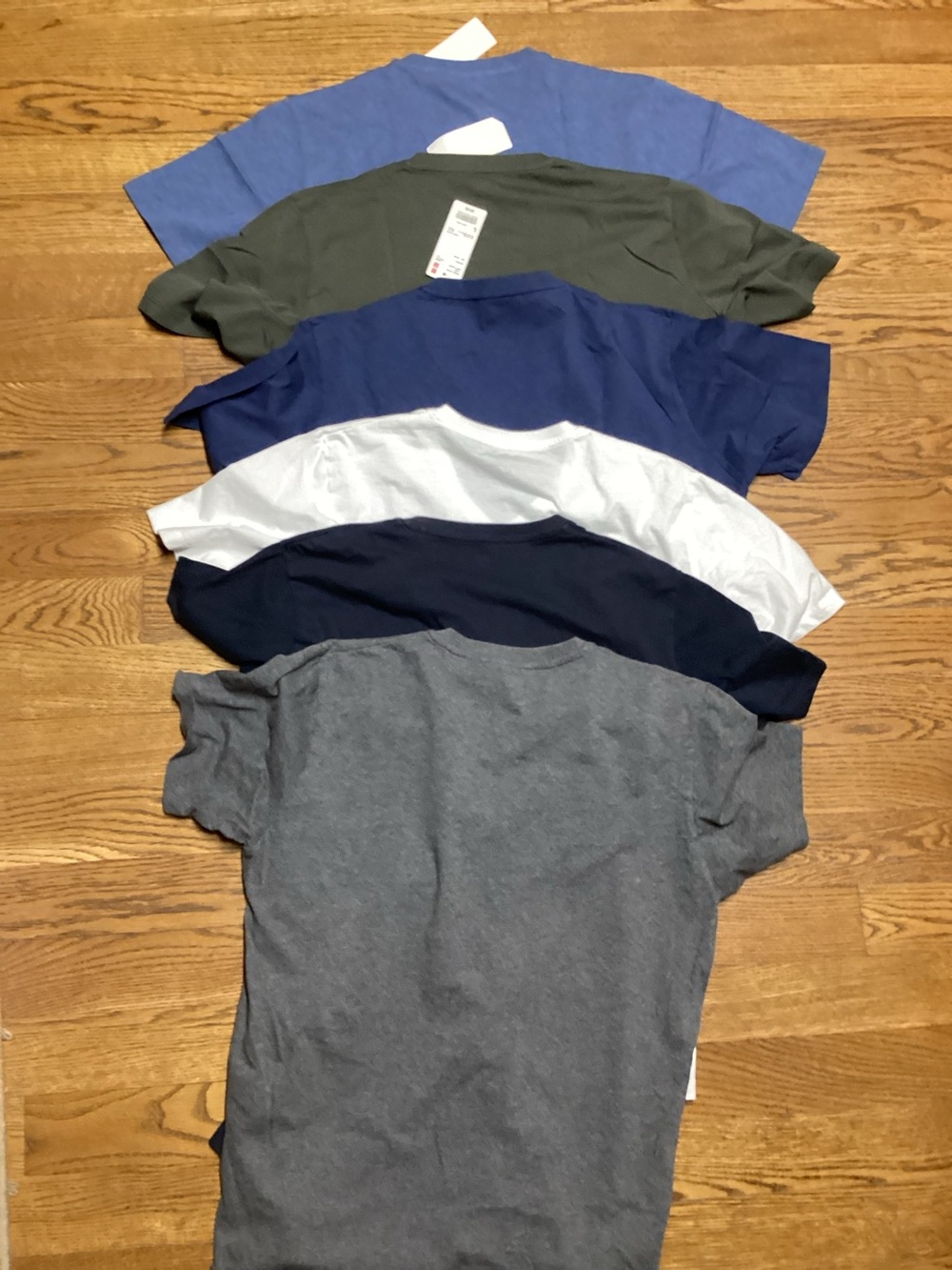 Uniqlo Classic 100% cotton V neck short sleeve tee bundle size Large - Picture 2 of 7